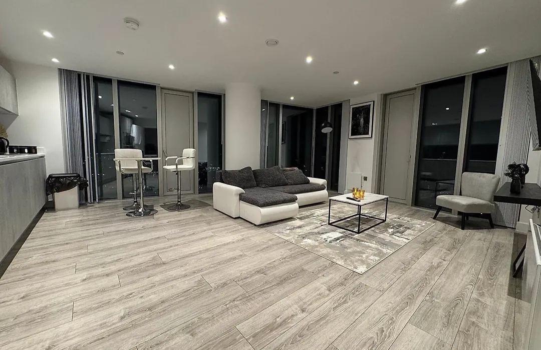 Luxury 2 Bed Penthouse With Stunning Views In Manchester City Centre-1