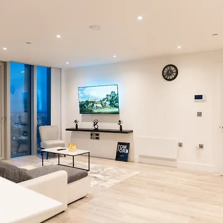 Luxury 2 Bed Penthouse With Stunning Views In Manchester City Centre-3