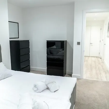 Luxury 2 Bed Penthouse With Stunning Views In Manchester City Centre-2